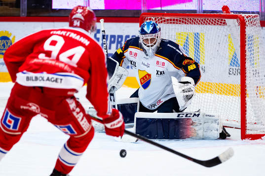 Timrås Sebastian Hartmann och Djurgårdens målvakt Mantas