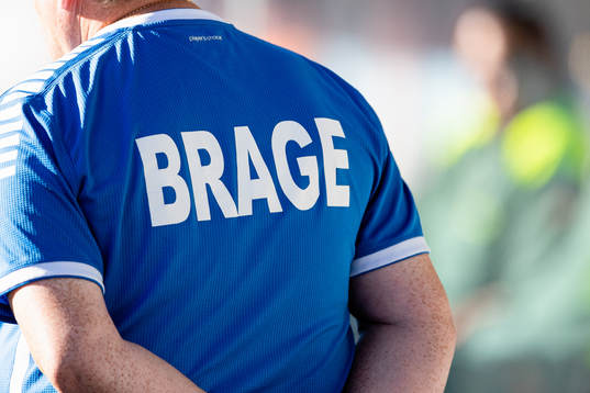 Tröja med Brage före fotbollsmatchen i Superettan mellan
