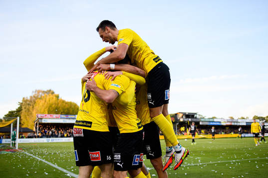 Mjällbys Jacob Bergström jublar