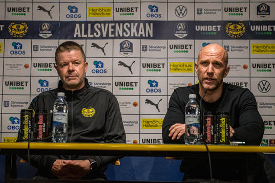 Mjällbys tränare Anders Torstensson  och Kalmars tränare