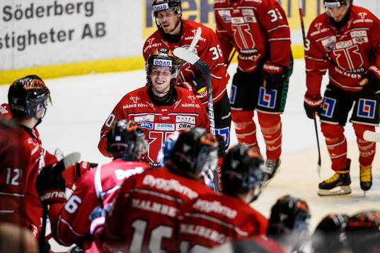 Örebros Elias Ekström jublar