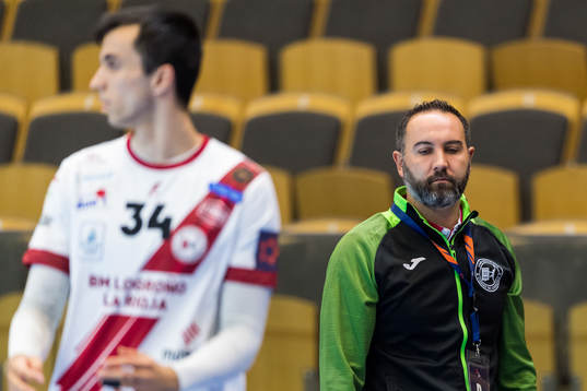 BM Logronos tränare Miguel Angel Velasco deppar