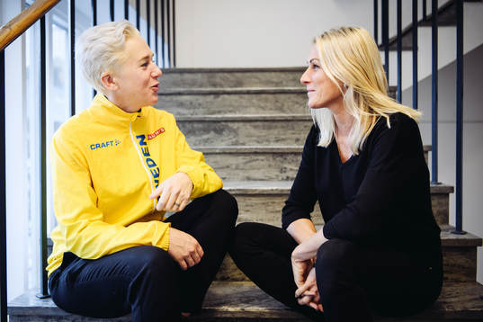Erica Johansson och Kajsa Bergqvist, förbundskapten för