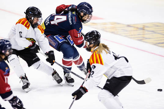 Linköpings Justine Leanne Reyes passar gör 2-2