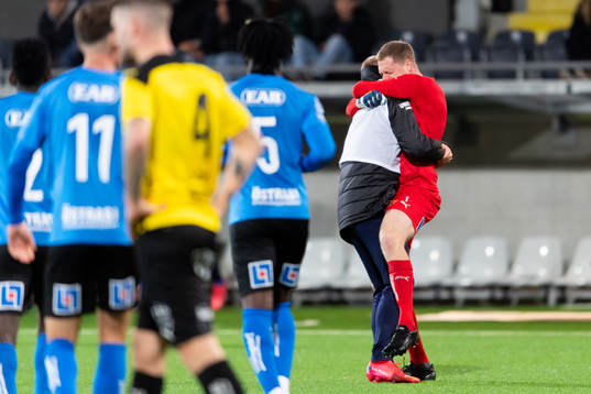 Halmstads målvakt Malkolm Nilsson Säfqvist jublar