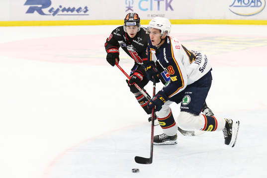 Örebros Joel Mustonen och Djurgårdens Pontus Johansson