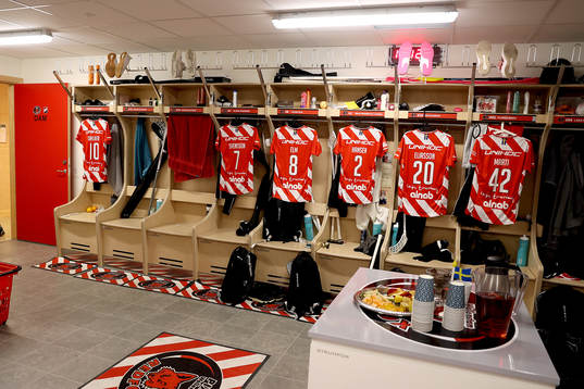 Pixbos omklädningsrum i nybyggda Wallenstam Arena innan