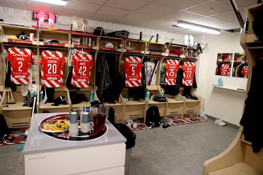 Pixbos omklädningsrum i nybyggda Wallenstam Arena innan