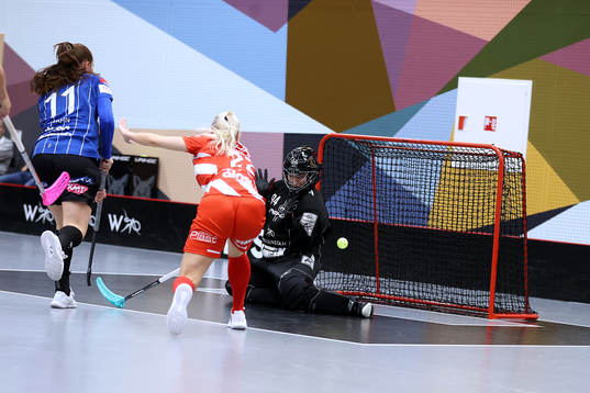 Karlstads Frida Swahn gör 0-1
