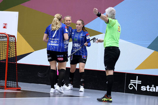 Karlstads Frida Swahn gör 0-1