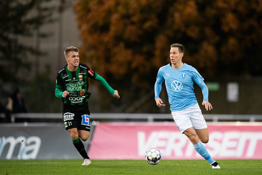 Varbergs Victor Karlsson och Malmö FFs Niklas Moisander
