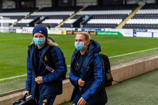 Goalkeeper Jennifer Falk and Jonna Andersson arrive