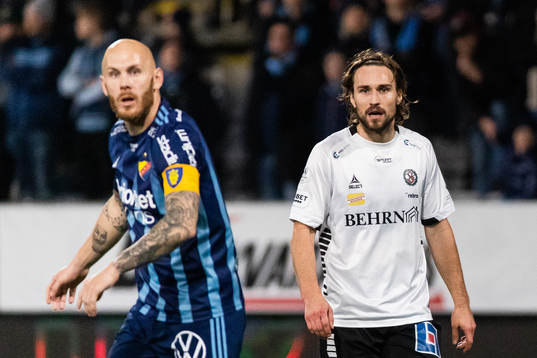 Djurgårdens Magnus Eriksson och Örebros Kevin Walker