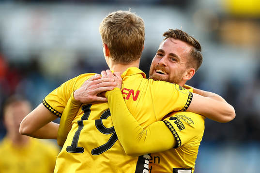 Elfsborgs Rasmus Alm jublar med Jeppe Møldrup Okkels
