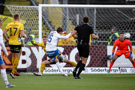 IFK Norrköpings Carl Björk gör mål 1-1