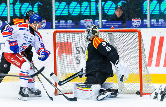 Oskarshamns Hynek Zohorna (ej i bild) gör 1-1 bakom