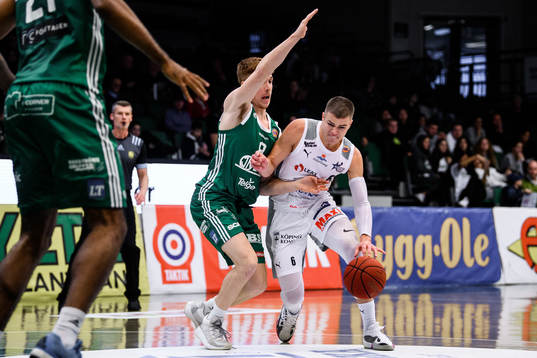 Södertäljes William Kermoury och Köpings Liam O´Reilly