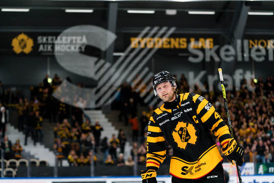 Skellefteås Oscar Möller jublar