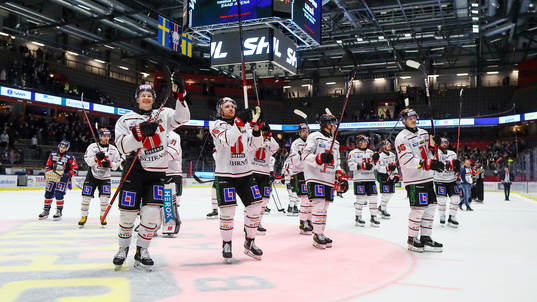Örebros spelare jublar
