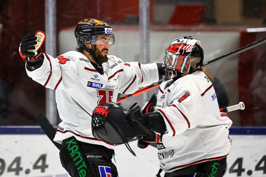Örebros Nick Ebert jublar