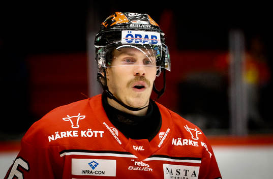 Örebros Emil Larsson med mustasch
