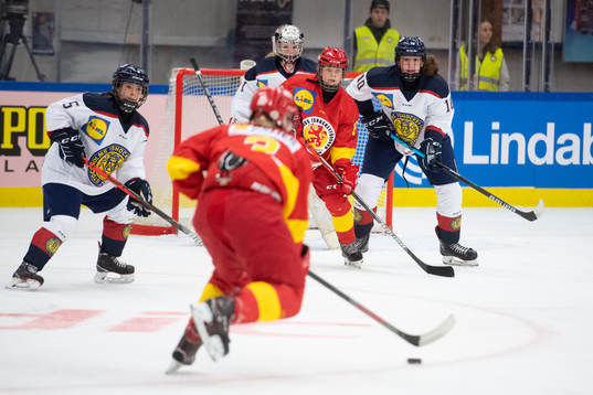 Stockholms Eimear Leacy och Elsa Åberg, Smålands Tilde