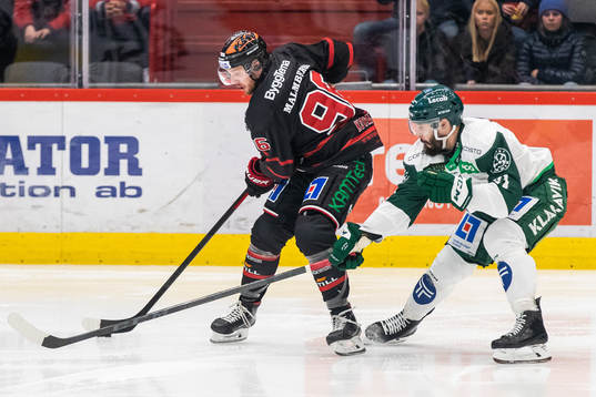 Örebros Robin Kovacs och Färjestads Jesse Virtanen