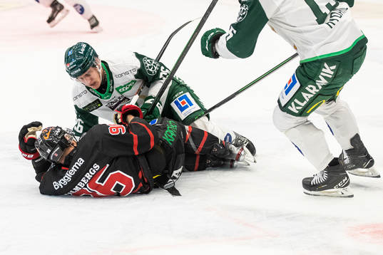 Färjestads Joel Nyström och Örebros Robin Kovacs