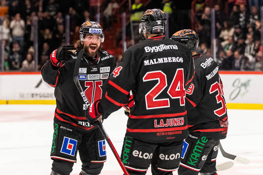 Örebros Nick Ebert jublar