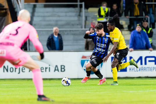 Sirius Moustafa Zeidan och Mjällbys Mamudu Moro