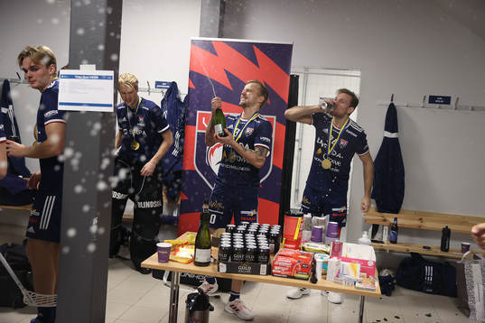 Växjös Tommy Bolin firar i omklädningsrummet