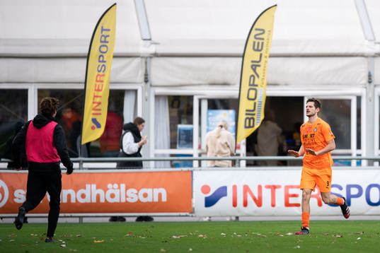 AFC Eskilstunas Ashley Mark Coffey jublar