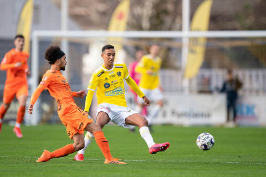 AFC Eskilstunas Viktor Fors och Falkenbergs Oliver Hintsa
