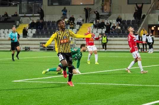Häckens Benie Adama Traore jublar