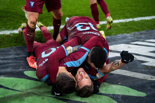 Malmö FFs Veljko Birmancevic och Martin Olsson jublar