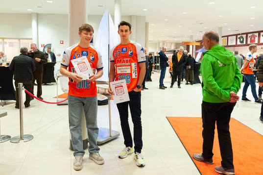 Kristianstads Isak Larsson och Zoran Bozic supportar