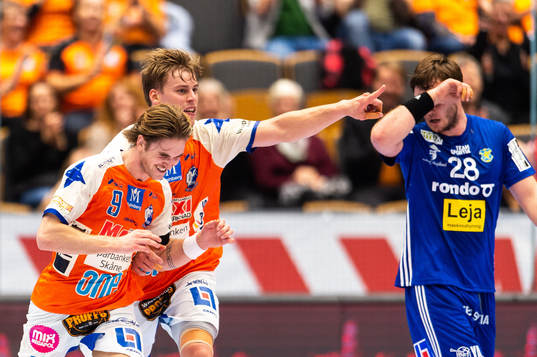 Kristianstads Hampus Henningsson och Anton Hallbäck jublar