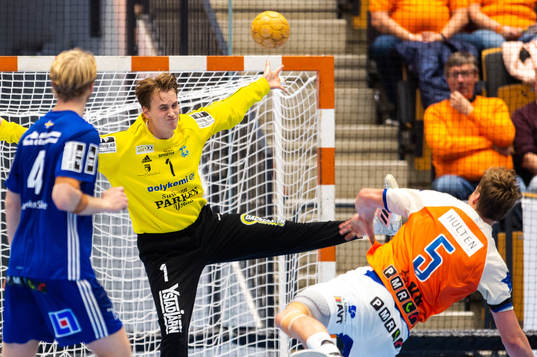 Kristianstads Hampus Henningsson och Ystads IFs målvakt