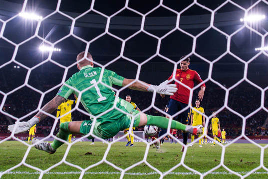 Alvaro Morata of Spain scores 1-0 behind goalkeeper Robin