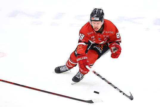 Vita Hästens Corey Mackin