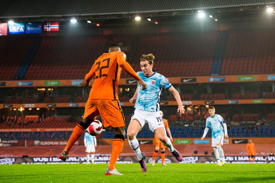 Denzel Dumfries of Netherlands and Kristian Thorstvedt of