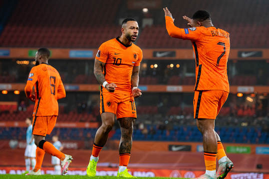 Steven Bergwijn of Netherlands celebrates with teammate