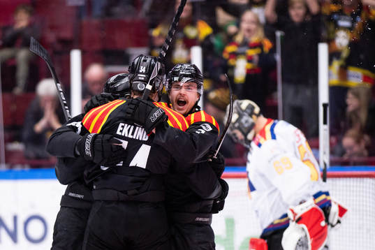 Brynäs Nick Olesen, Marcus Björk och Oscar Eklind jublar