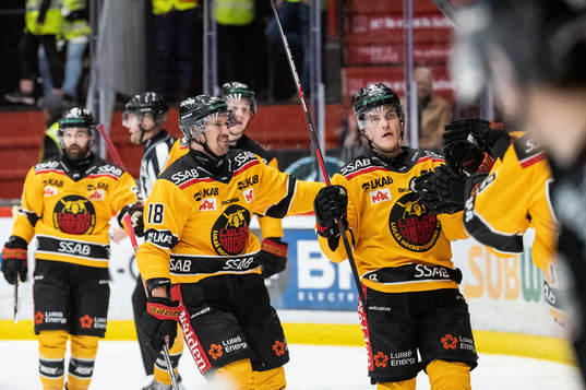 Luleås Julius Honka jublar