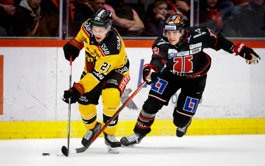Luleås Juhani Tyrväinen och Örebros Oliver Eklind