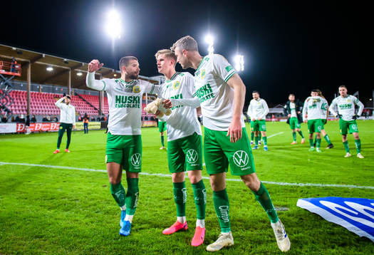 Hammarbys Ben Engdahl jublar med lagkamrater