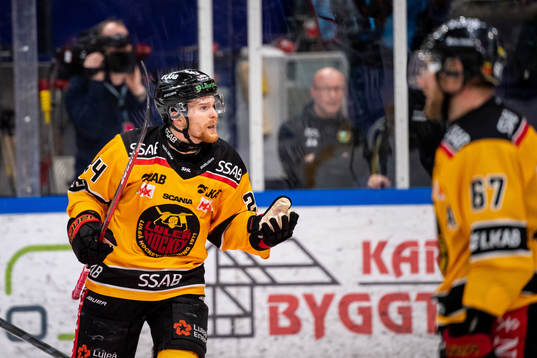 Luleås Brendan Shinnimin reagerar