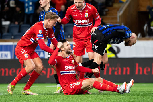 Bläddra bland fler bilder av Fotboll, Allsvenskan, Sirius - IFK Göteborg
