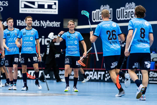 Warbergs Mattias Kongstad och Isak Stöckel jublar
