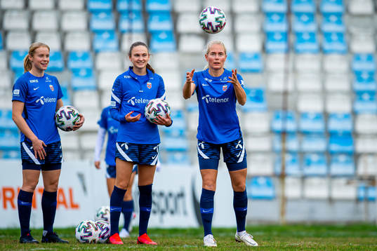 Julie Blakstad, Vilde Hasund and Guro Bergsvand of the